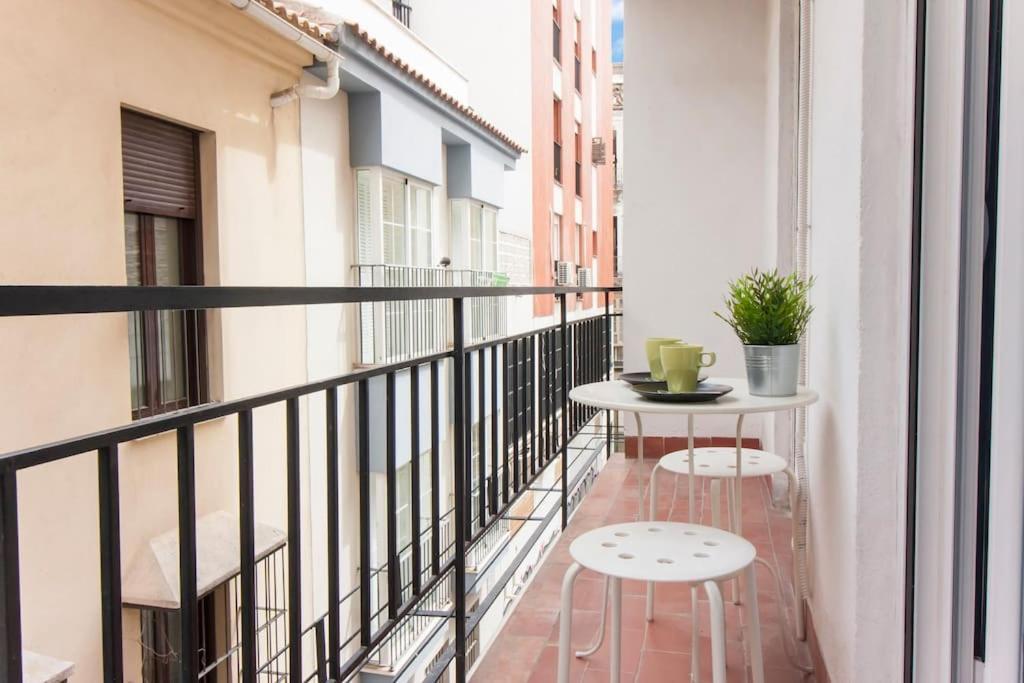 Entire 3 Room Flat In City Center - Canast Malaga Exterior photo